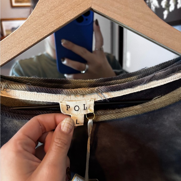 POL top/crewneck!! Love this one!! Amazing condition and fabric!! - Picture 3 of 3